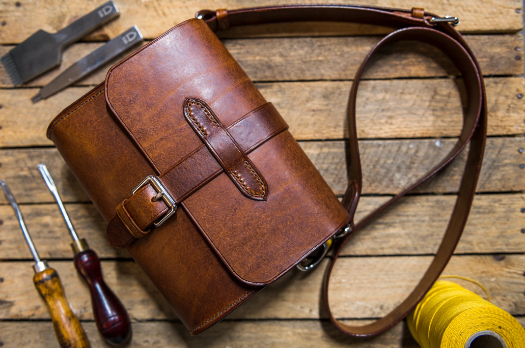 A Complete Guide On Buying Leather Bags Online